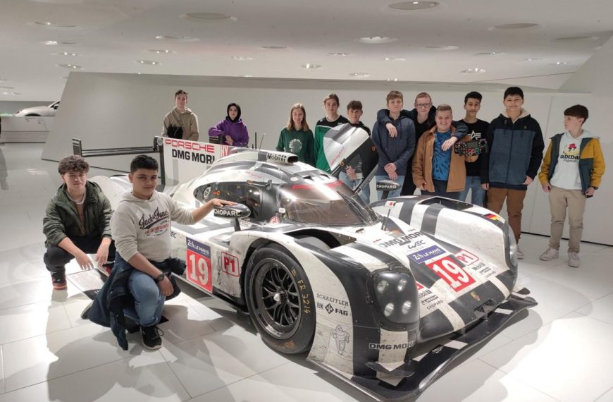 Team Spirit – Workshop der Klasse 8c im Porsche Museum zum Thema Aerodynamik