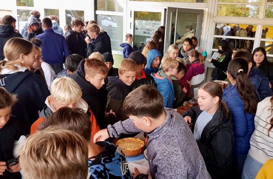 Kuchenverkauf der Klasse 7b