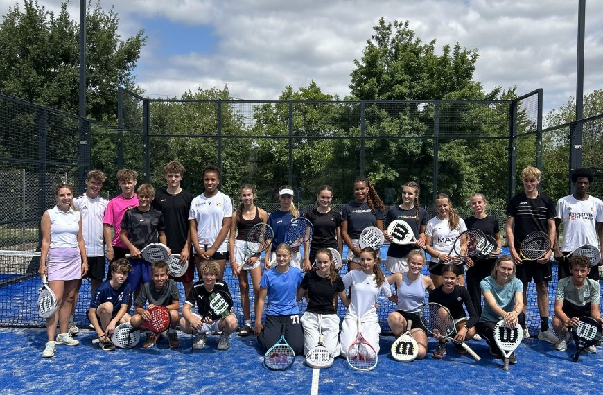 Die Sportbegabtenklasse 8e zu Gast beim Padel in Eglosheim